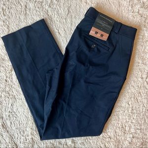 Banana Republic bi-stretch Avery dress pants. Navy size 4. New with tags!